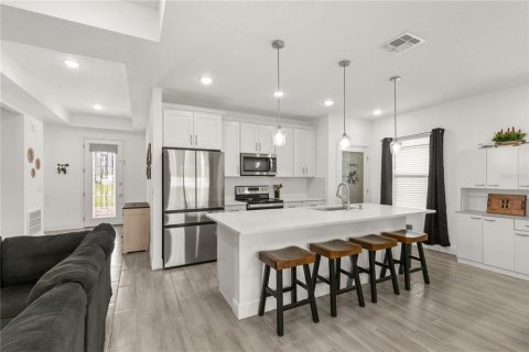 House in DeLand, Florida 3 bedrooms, 169.55 sq.m. № 1797175 - photo 6