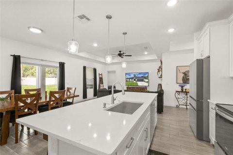 House in DeLand, Florida 3 bedrooms, 169.55 sq.m. № 1797175 - photo 8