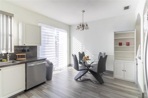 Townhouse in Doral, Florida 3 bedrooms, 135.64 sq.m. № 1997537 - photo 23