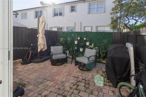 Townhouse in Doral, Florida 3 bedrooms, 135.64 sq.m. № 1997537 - photo 26