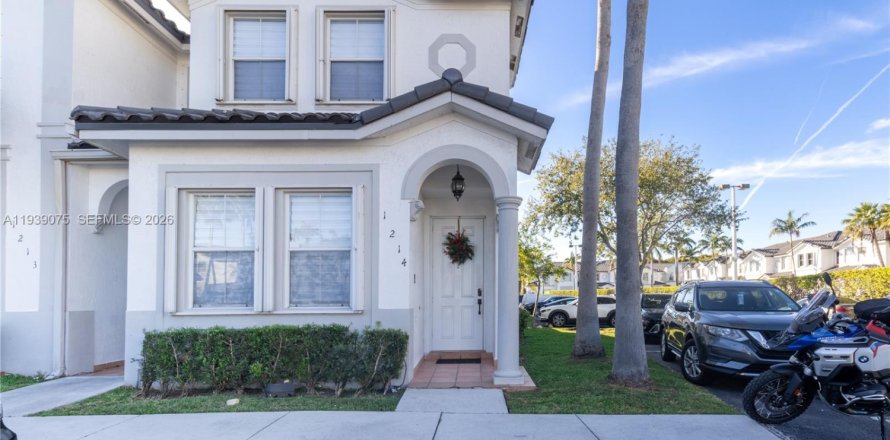 Townhouse in Doral, Florida 3 bedrooms, 135.64 sq.m. № 1997537