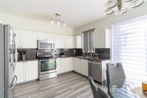 Townhouse in Doral, Florida 3 bedrooms, 135.64 sq.m. № 1997537 - photo 22