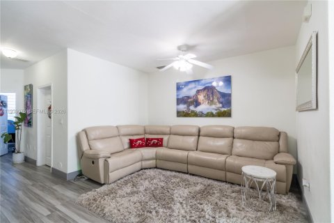 Townhouse in Doral, Florida 3 bedrooms, 135.64 sq.m. № 1997537 - photo 20