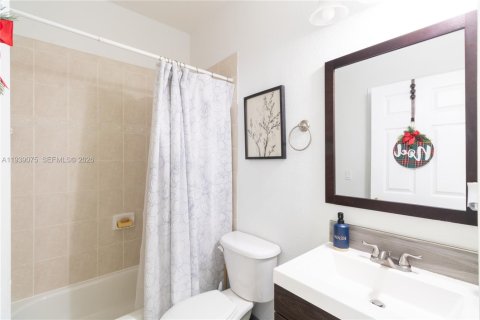 Townhouse in Doral, Florida 3 bedrooms, 135.64 sq.m. № 1997537 - photo 19