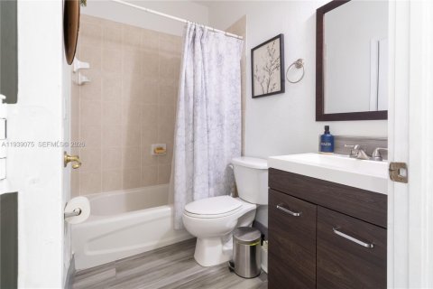 Townhouse in Doral, Florida 3 bedrooms, 135.64 sq.m. № 1997537 - photo 18