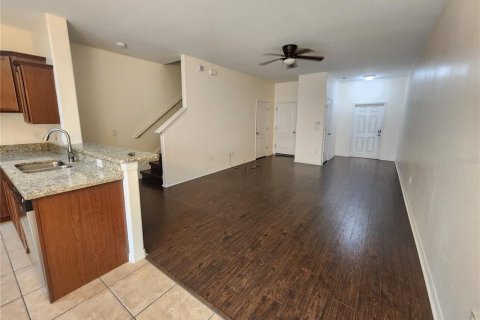 Townhouse in Brandon, Florida 2 bedrooms, 143.81 sq.m. № 1529135 - photo 5