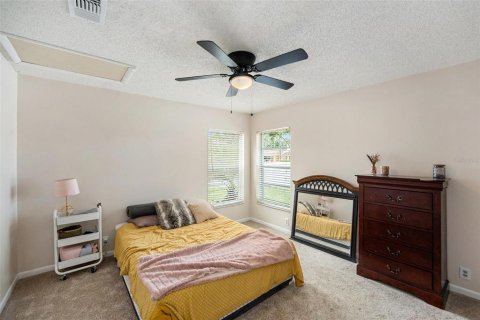 House in Palm Harbor, Florida 3 bedrooms, 194.63 sq.m. № 1794963 - photo 15