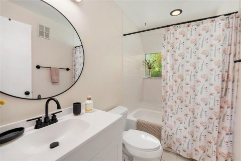 House in Palm Harbor, Florida 3 bedrooms, 194.63 sq.m. № 1794963 - photo 17