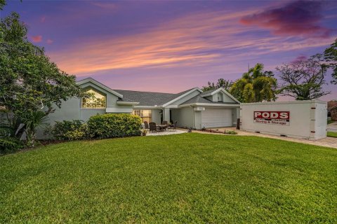 House in Palm Harbor, Florida 3 bedrooms, 194.63 sq.m. № 1794963 - photo 1