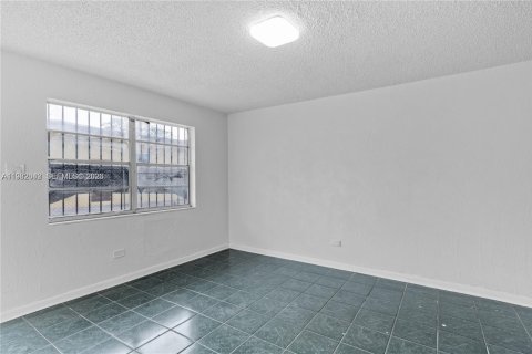 Commercial property in Florida City, Florida 339.19 sq.m. № 2080292 - photo 10