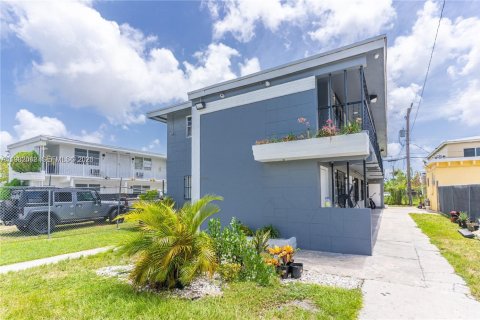 Commercial property in Florida City, Florida 339.19 sq.m. № 2080292 - photo 2