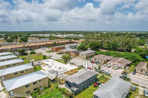 Commercial property in Florida City, Florida 339.19 sq.m. № 2080292 - photo 18