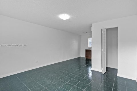 Commercial property in Florida City, Florida 339.19 sq.m. № 2080292 - photo 11