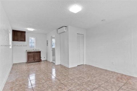 Commercial property in Florida City, Florida 339.19 sq.m. № 2080292 - photo 15