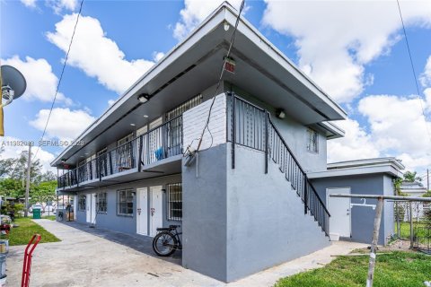 Commercial property in Florida City, Florida 339.19 sq.m. № 2080292 - photo 3