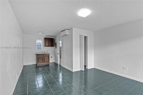 Commercial property in Florida City, Florida 339.19 sq.m. № 2080292 - photo 9