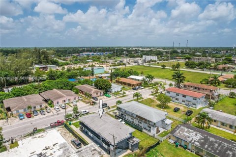 Commercial property in Florida City, Florida 339.19 sq.m. № 2080292 - photo 17