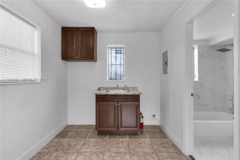 Commercial property in Florida City, Florida 339.19 sq.m. № 2080292 - photo 14