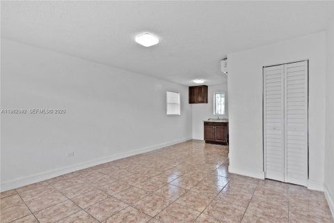Commercial property in Florida City, Florida 339.19 sq.m. № 2080292 - photo 16