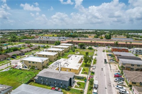 Commercial property in Florida City, Florida 339.19 sq.m. № 2080292 - photo 19
