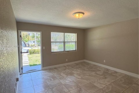 Casa en alquiler en Palmetto Bay, Florida, 2 dormitorios, 78.97 m2 № 2075188 - foto 5