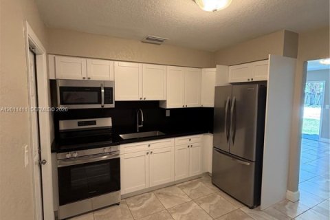 Casa en alquiler en Palmetto Bay, Florida, 2 dormitorios, 78.97 m2 № 2075188 - foto 14