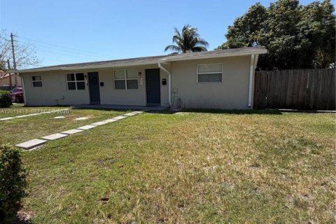 Casa en alquiler en Palmetto Bay, Florida, 2 dormitorios, 78.97 m2 № 2075188 - foto 2