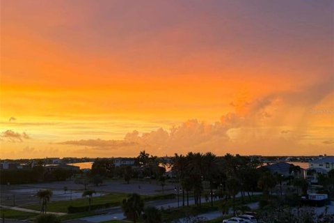 Condo à Treasure Island, Floride, 1 chambre № 2236634