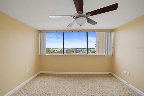 Condo in Treasure Island, Florida, 1 bedroom № 2236634 - photo 26