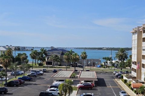 Condo in Treasure Island, Florida, 1 bedroom № 2236634 - photo 22