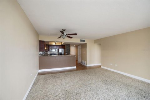 Condo in Treasure Island, Florida, 1 bedroom № 2236634 - photo 19