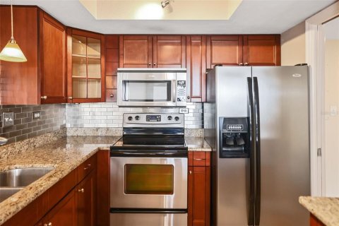 Condo in Treasure Island, Florida, 1 bedroom № 2236634 - photo 12