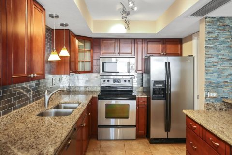 Condo in Treasure Island, Florida, 1 bedroom № 2236634 - photo 10