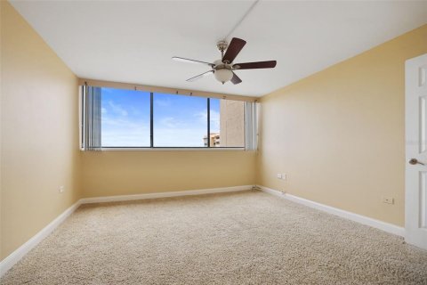 Condo in Treasure Island, Florida, 1 bedroom № 2236634 - photo 27