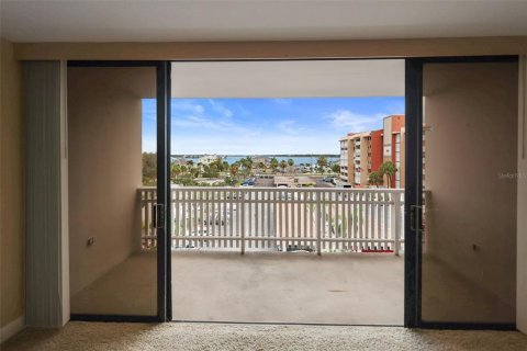 Condo in Treasure Island, Florida, 1 bedroom № 2236634 - photo 20