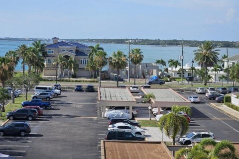Condo in Treasure Island, Florida, 1 bedroom № 2236634 - photo 23