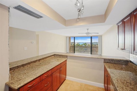 Condo in Treasure Island, Florida, 1 bedroom № 2236634 - photo 15