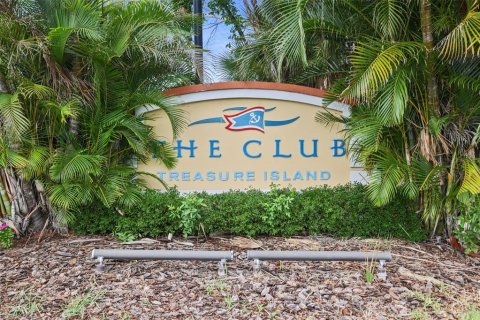 Condo in Treasure Island, Florida, 1 bedroom № 2236634 - photo 4