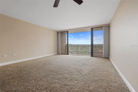 Condo in Treasure Island, Florida, 1 bedroom № 2236634 - photo 18
