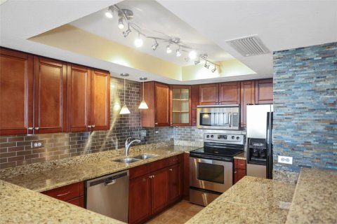 Condo in Treasure Island, Florida, 1 bedroom № 2236634 - photo 9