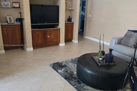 House in West Palm Beach, Florida 5 bedrooms, 299.98 sq.m. № 1850471 - photo 10
