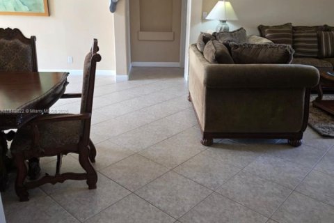 House in West Palm Beach, Florida 5 bedrooms, 299.98 sq.m. № 1850471 - photo 12