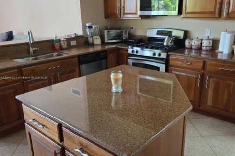 House in West Palm Beach, Florida 5 bedrooms, 299.98 sq.m. № 1850471 - photo 4