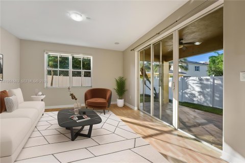 Casa en alquiler en Miramar, Florida, 3 dormitorios, 175.68 m2 № 2010729 - foto 6