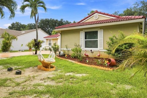 House in Miramar, Florida 3 bedrooms, 152.55 sq.m. № 2235832 - photo 6