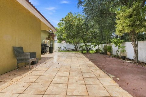House in Miramar, Florida 3 bedrooms, 152.55 sq.m. № 2235832 - photo 29