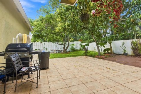 House in Miramar, Florida 3 bedrooms, 152.55 sq.m. № 2235832 - photo 25