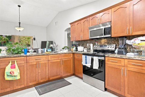 House in Miramar, Florida 3 bedrooms, 152.55 sq.m. № 2235832 - photo 16