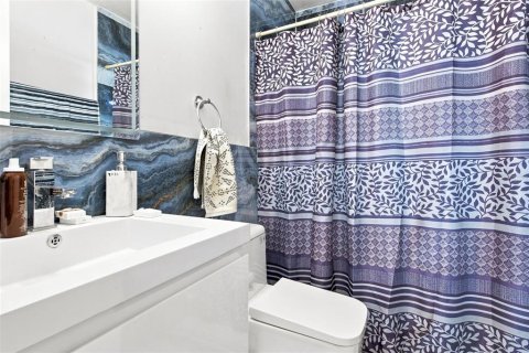 House in Miramar, Florida 3 bedrooms, 152.55 sq.m. № 2235832 - photo 22