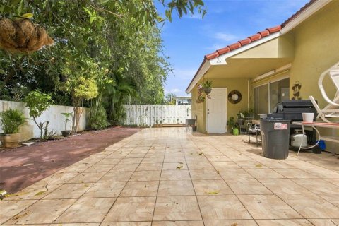 House in Miramar, Florida 3 bedrooms, 152.55 sq.m. № 2235832 - photo 30